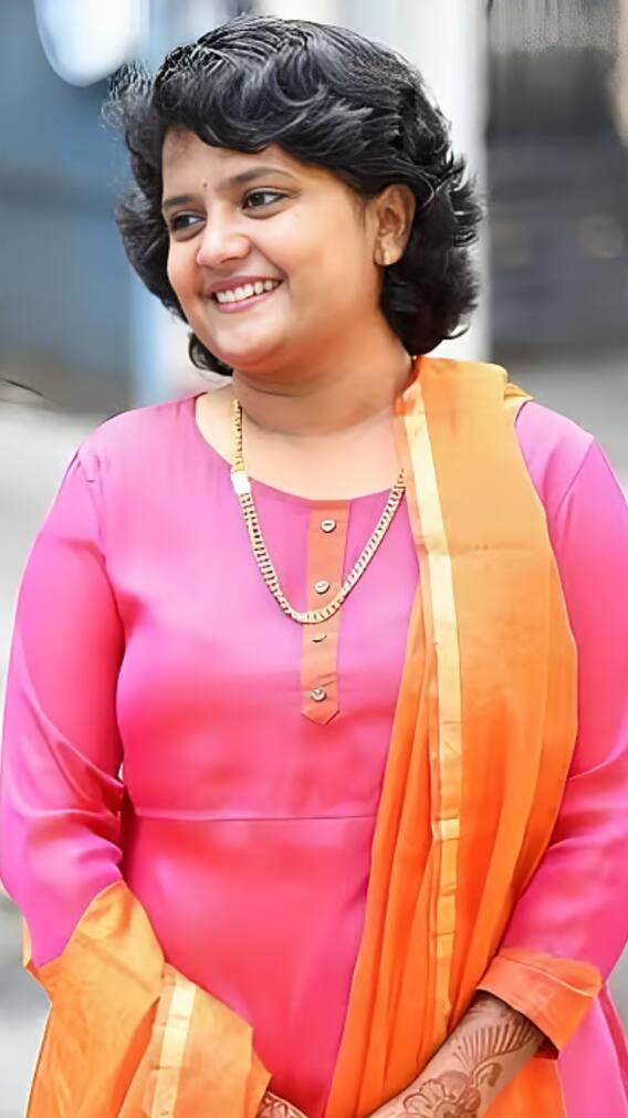 32 फिल्में करने के बाद आईएएस बन गई ये एक्ट्रेस