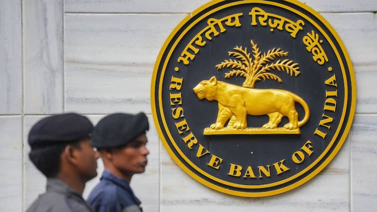 RBI Predicts six point five percent GDP growth for financial year 2026 बाजार में 2.5 लाख करोड़ की आएगी नकदी, 6.5% रहेगा 2026 में ग्रोथ, 3.7% पर घटकर आ सकती है खुदरा महंगाई