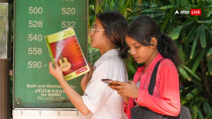 Delhi Heatwave Alert: अप्रैल महीने के दूसरे हफ्ते में ही दिल्ली का पारा चढ़ गया है. दिल्ली में आने वाले एक दिनों में गर्मी से राहत के आसार नहीं हैं.