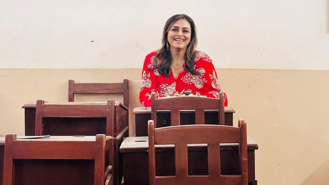 Shilpa Shirodkar Takes A Nostalgic Trip To Her School For Heartfelt Farewell Shilpa Shirodkar Takes A Nostalgic Trip To Her School For Heartfelt Farewell