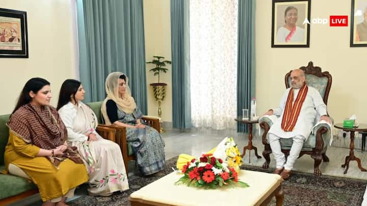 Devyani Rana: देवयानी राणा मौजूदा समय में जम्मू कश्मीर में भारतीय युवा जनता मोर्चा की उपाध्यक्ष हैं. उनके पिता देवेंदर सिंह राणा का निधन पिछले साल अक्टूबर में हुआ था.