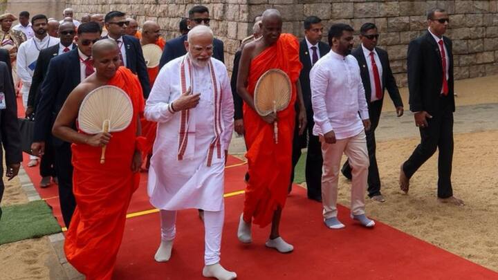 PM Modi wrapped his Sri Lanka visit with a spiritual stop at the Jaya Sri Maha Bodhi temple in Anuradhapura with Sri Lankan President Dissanayake in attendance. (X@narendramodi)
