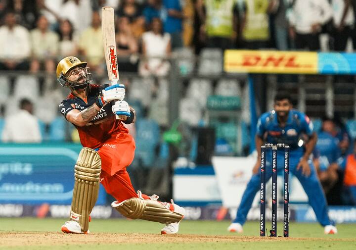 या सामन्यात, जेव्हा आरसीबीचा स्टार फलंदाज विराट कोहली आणि जसप्रीत बुमराह एकमेकांसमोर आले तेव्हा कोहलीने पहिल्याच चेंडूवर षटकार मारला.