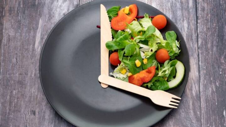 5. Intermittent Fasting: Intermittent Fasting alternates between fasting and eating periods like 16:8 or 5:2. It doesn't restrict to food types but focuses on the timing. It improves metabolism, controls appetite, and supports fat loss. It helps in boosting energy and mental clarity. (Image Source: Pinterest/primewomen)
