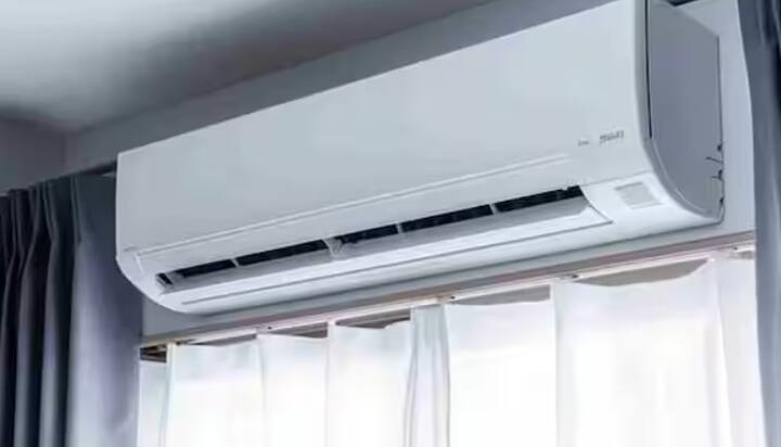 ਗਰਮੀਆਂ ਵਿੱਚ ਏਸੀ ਨੂੰ ਅੱਗ ਲੱਗਣ ਦੀਆਂ ਘਟਨਾਵਾਂ ਆਮ ਹੁੰਦੀਆਂ ਜਾ ਰਹੀਆਂ ਹਨ। ਇਹਨਾਂ ਵਿੱਚੋਂ ਕੁਝ ਤਾਂ ਪ੍ਰੋਡਕਟ ਡਿਫੈਕਟ ਦੀ ਵਜ੍ਹਾ ਕਰਕੇ ਹੁੰਦੀ ਹੈ ਅਤੇ ਜ਼ਿਆਦਾਤਰ ਮਾਮਲਿਆਂ ਵਿੱਚ ਏਸੀ ਦੀ ਗਲਤ ਤਰੀਕੇ ਨਾਲ ਵਰਤੋਂ ਕਰਨਾ।