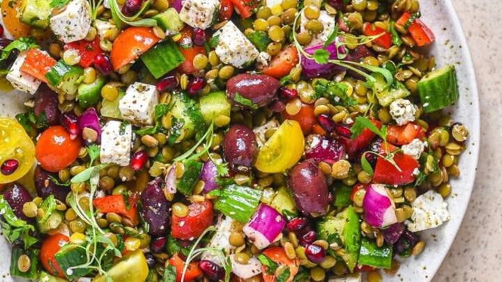 3. Mediterranean Diet: This diet includes vegetables, fruits, whole grains, healthy fats, and moderate fish or poultry. A Mediterranean Diet promotes a healthy heart, controls weight, and encourages balanced eating. It also limits the intake of processed or sugary foods. (Image Source: Pinterest/nourishdeliciously)