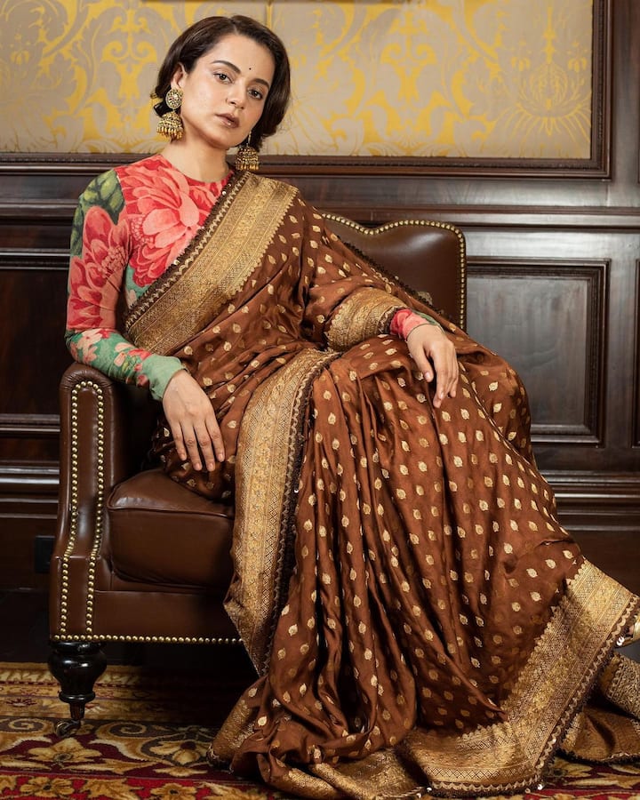 Kangana Ranaut - Kangana Ranaut always impresses fans with her saree look. If you are looking for designs of long sleeve blouse. So this floral design blouse of Kangana is a good option. You can wear both plane or designer with a saree.