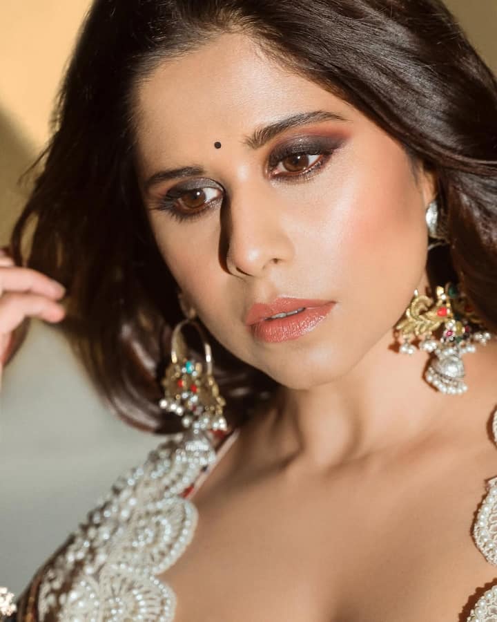 सई और इमरान हाशमी की ये फिल्म 25 अप्रैल को रिलीज होने जा रही है. आज सोमवार को इसका धांसू ट्रेलर रिलीज किया गया है.