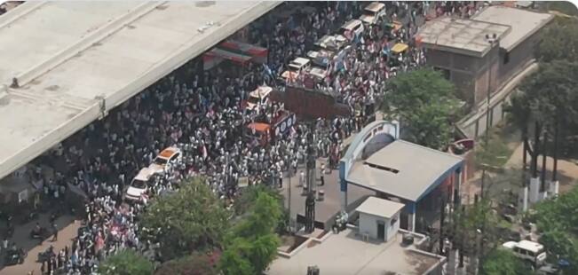 राहुल गांधी ने पदयात्रा में भाग लेते हुए बिहार के युवाओं को बेरोजगारी, महंगाई, सरकारी नौकरियों में कमी और शिक्षा की घटती गुणवत्ता जैसे मुद्दों पर जागरूक किया.