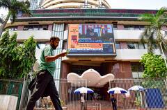 Stock Market Crash: शेअर बाजारात भूकंप