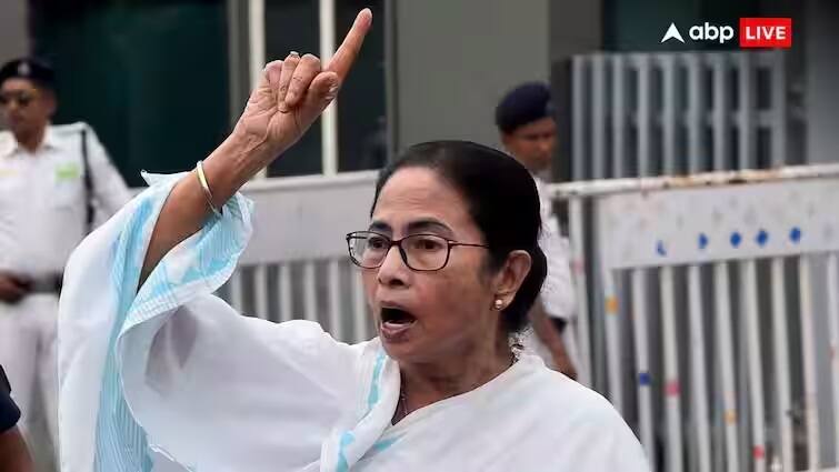 West Bengal As long as I am alive, no one will lose their job Mamata Banerjee promises teachers West Bengal : જ્યાં સુધી હું જીવિત છું કોઇની પણ જોબ નહિ જાય, મમતા બેનર્જીએ ટીચર્સને આપ્યુ વચન