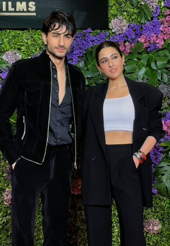 Actress Sara Ali Khan arrived at this party with her brother Ibrahim Ali Khan. Both siblings twinned in black and white looks.