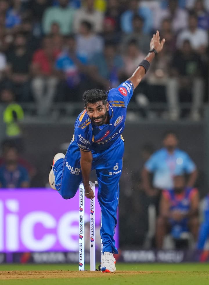 बुमराह पीठ में चोट की वजह से लंबे समय से क्रिकेट के मैदान से दूर थे. इस दौरान वह चैंपियंस ट्रॉफी 2025 से भी बाहर हो गए थे. अब उन्होंने कुछ दिन पहले मुंबई टीम को ज्वाइन किया था.