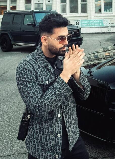 ਪੰਜਾਬੀ ਗਾਇਕ ਨੂੰ ਲੋਕਾਂ ਨੇ ਇਸ ਗੱਲੋਂ ਘੇਰਿਆ, ਜਾਣੋ ਕਿਉਂ ਕੱਢ ਰਹੇ ਗਾਲ੍ਹਾਂ...