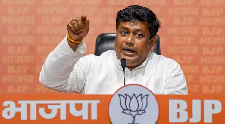 BJP claims Hindus attacked at Ram Navami procession in Kolkata Ram Navami: કોલકત્તામાં રામનવમીની શોભાયાત્રા પર હુમલો, ભાજપ સાંસદ સુકાંતા મજૂમદારે કર્યો દાવો