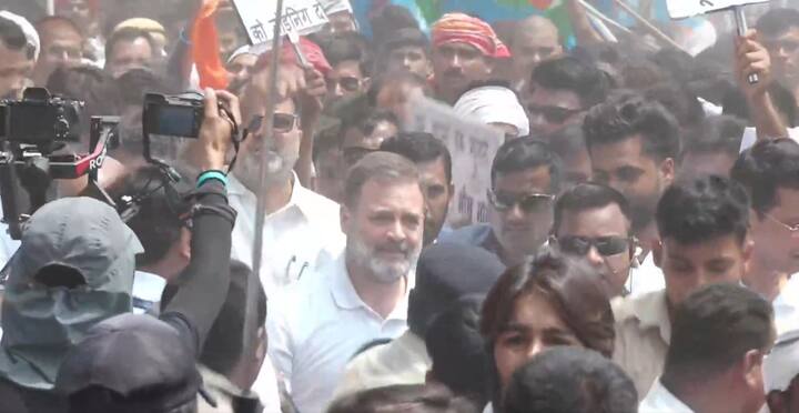 कांग्रेस पार्टी के सूत्रों के मुताबिक, राहुल गांधी का बेगूसराय में शामिल होना महत्त्वपूर्ण था क्योंकि यह कन्हैया कुमार के गृह जिले में हो रहा था. यह कांग्रेस और कन्हैया के बीच एक राजनीतिक गठबंधन का संकेत हो सकता है.