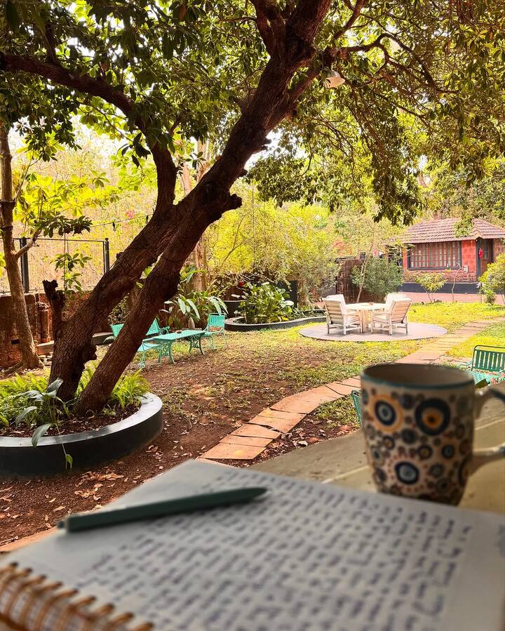 The food snaps highlight Shanaya's enjoyment of mouthwatering dishes, adding a gastronomic touch to her travel experience.