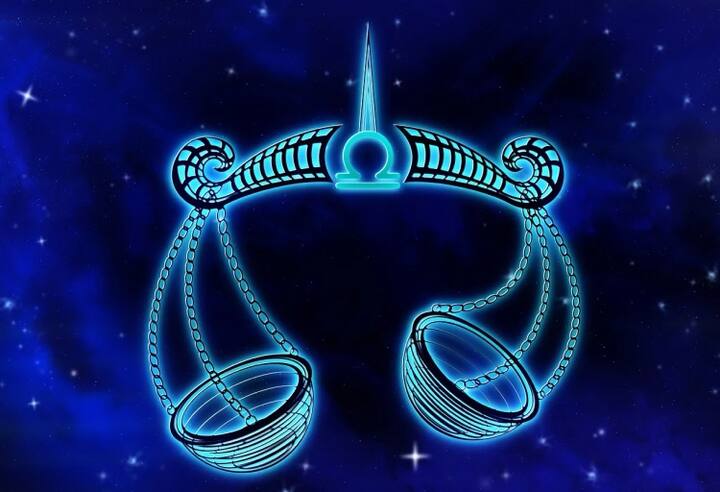 તુલા - તુલા રાશિના જાતકો માટે ટેરોટ કાર્ડની ગણતરી જણાવે છે કે, આજનો દિવસ પરિવાર અને મિત્રો સાથે આનંદમય વાતાવરણમાં પસાર થશે. જે તમને નવી ઉર્જા અને ઉત્સાહથી ભરી દેશે.