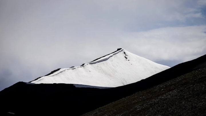 पहाड़ी इलाकों में रहने वाले लोग भले ही बर्फबारी से परेशान हो जाते हों, लेकिन क्या आप जानते हैं कि अगर वहां बर्फ नहीं गिरेगी तो मैदानी इलाकों को इसके गंभीर परिणाम भुगतने पड़ सकते हैं.