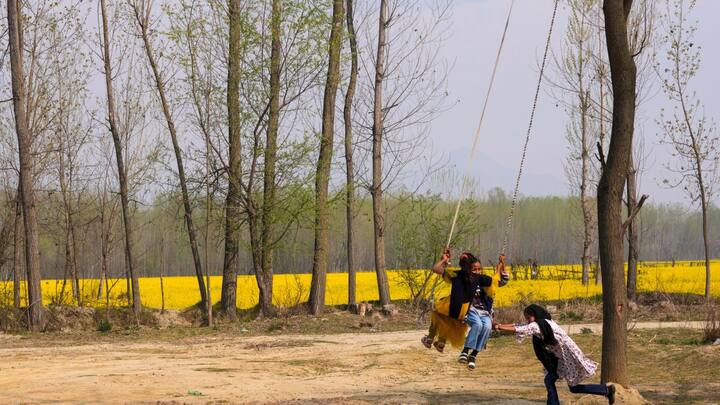 मौसम विभाग के मुताबिक 8 अप्रैल शाम से आसमान में बादल छाएंगे और 11 अप्रैल तक मौसम राहत भरा रहेगा.