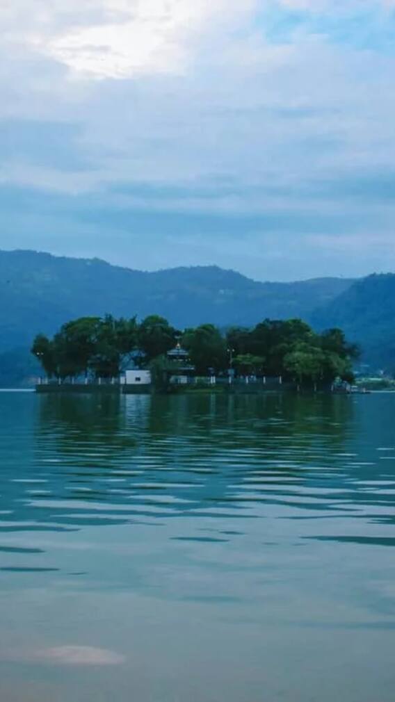 अप्रैल के महीने में कश्मीर के इन आकर्षणों को न करें मिस