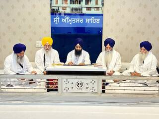 Punjab News: ਪੰਥਕ ਸਿਆਸਤ 'ਚ ਚੱਲ ਰਹੀ 'ਪਾਟੋਧਾੜ' ਦੌਰਾਨ ਜਥੇਦਾਰਾਂ ਦੀ ਹੋਈ ਮੀਟਿੰਗ, ਪਾਏ ਗਏ 8 ਅਹਿਮ ਮਤੇ, ਜਾਣੋ ਕੀ ਕੁਝ ਰਿਹਾ ਖ਼ਾਸ ?