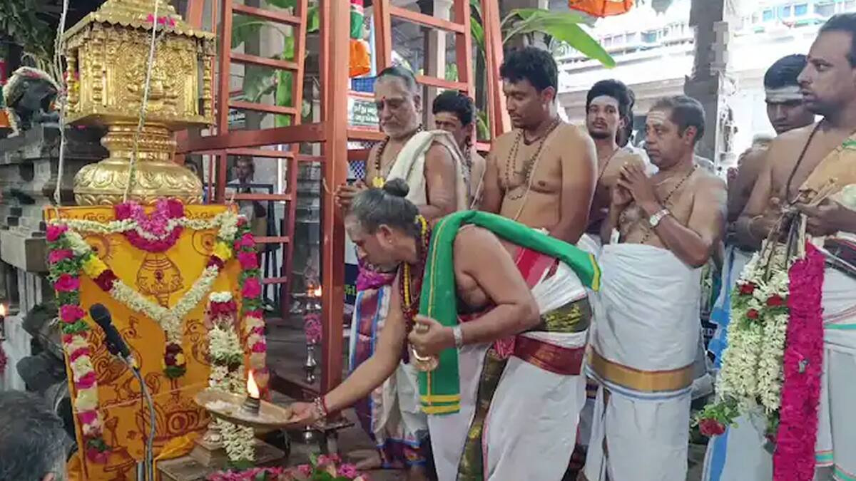 Palani Temple: முருக பக்தர்கள் கவனத்திற்கு.. பழனி கோயிலில் கட்டண தரிசனம் ரத்து - காரணம் என்ன?