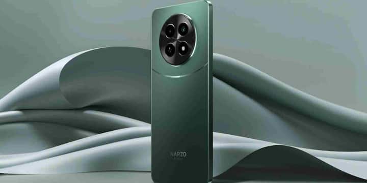 Realme भारतीय मार्केट में 9 अप्रैल 2025 को Narzo 80x 5G और Narzo 80 Pro 5G जैसे दो स्मार्टफोन लॉन्च करने की तैयारी में है. Narzo 80x सस्ता और दमदार परफॉर्मेंस वाला फोन हो सकता है. वहीं, Pro वर्जन गेमिंग के शौकीनों के लिए एक बेहतर विकल्प साबित हो सकता है. इसमें हाई परफॉर्मेंस प्रोसेसर, बेहतर कूलिंग सिस्टम और 80W फास्ट चार्जिंग जैसे फीचर्स मिलेंगे.