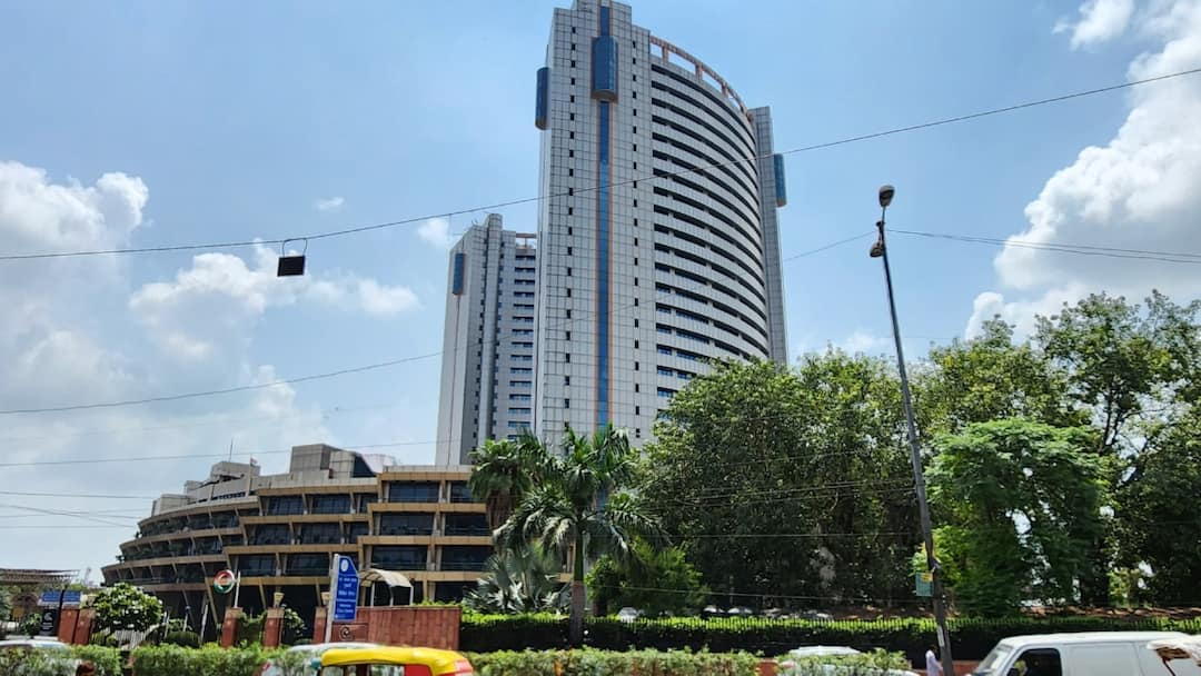 Delhi: दिल्ली में अब कूड़ा उठाने के लिए देना होगा यूजर चार्ज, लागू हुई नई व्यवस्था Delhi People to pay user charge for garbage collection new system implemented ann Delhi: दिल्ली में अब कूड़ा उठाने के लिए देना होगा यूजर चार्ज, लागू हुई नई व्यवस्था