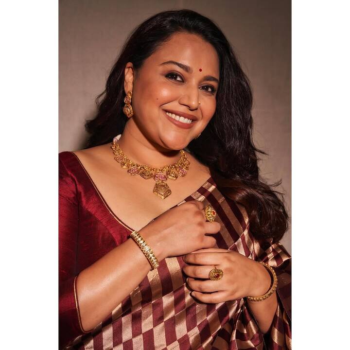 Apart from these, Swara Bhaskar is also the mistress of many expensive vehicles including BMW X1. Talking about the net worth, the actress has a property of about 22 crores.