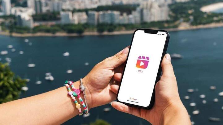 આ સાથે રીલ્સ અપલોડ કરતી વખતે હેશટેગનો ઉપયોગ કરો. આનાથી તમારા ફોલોઅર્સ વધશે. પરંતુ હંમેશા સામગ્રી સાથે સંબંધિત હેશટેગ્સનો ઉપયોગ કરો. તમે નિયમિતપણે રીલ્સ પોસ્ટ કરીને તમારા પ્રેક્ષકોને વ્યસ્ત રાખી શકો છો. આ સાથે, રીલ્સને મજેદાર બનાવવાનો પ્રયાસ કરો.