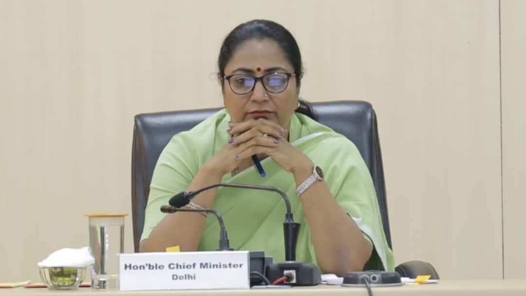 Delhi CM Rekha Gupta Says property registration will be in digital ann दिल्ली CM रेखा गुप्ता का बड़ा एलान, 'अब संपत्ति रजिस्ट्रेशन होगा डिजिटल' अधिकारियों को दिए ये निर्देश