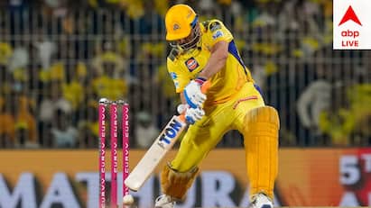 Dhoni makes a new record by breaking 11 years old one Dhoni Record: 11 வருட ஐபிஎல் ரெக்கார்டை உடைத்த தோனி.. என்ன சாதனை தெரியுமா.?