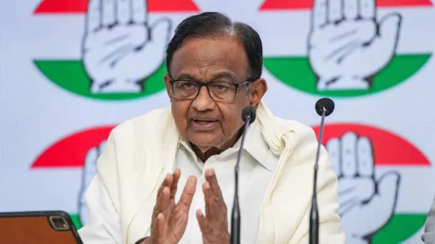 ahmedabad-congress-leader-p-chidambaram-faints-due-to-heat-at-the-sabarmati-ashram-and-is-rushed-to-hospital ਚੱਲਦੀ ਮੀਟਿੰਗ 'ਚ ਬੇਹੋਸ਼ ਹੋਏ ਸਾਬਕਾ ਗ੍ਰਹਿ ਮੰਤਰੀ ਪੀ. ਚਿਦੰਬਰਮ, ਹਸਪਤਾਲ 'ਚ ਹੋਏ ਭਰਤੀ, ਹੁਣ ਕਿਵੇਂ ਦੀ ਤਬੀਅਤ?