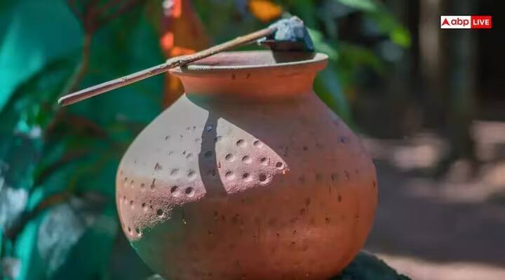 उन्हाळ्याची सुरुवात होताच थंड पाणी पिण्यासाठी लोक घरी मातीचा माठ (मडकं) आणतात. मातीच्या मडक्यातील हे थंड पाणी फक्त आपला घशालाच शांत करत नाही तर आरोग्यासाठी देखील याचा चांगला उपयोग होतो.