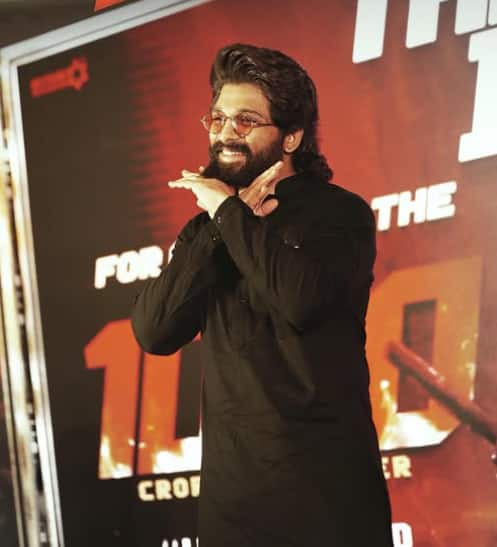 अल्लू अर्जुन आज पैन इंडिया स्टार बन चुके हैं. पिछले साल उनकी पुष्पा 2 ने बॉक्स ऑफिस पर गदर मचा दिया था और महाबंपर कलेक्शन किया था. अल्लू आज बेशुमार दौलत के मालिक हैं.