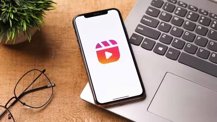 રીલ્સ હંમેશા 30 સેકન્ડથી 45 સેકન્ડની વચ્ચે બનાવવી જોઈએ. જો તમે આનાથી ઓછા સમયની રીલ અપલોડ કરો છો, તો તમે તેમાં વધુ સામગ્રી ઉમેરી શકશો નહીં અને સ્પષ્ટ માહિતી વપરાશકર્તા સુધી પહોંચશે નહીં.