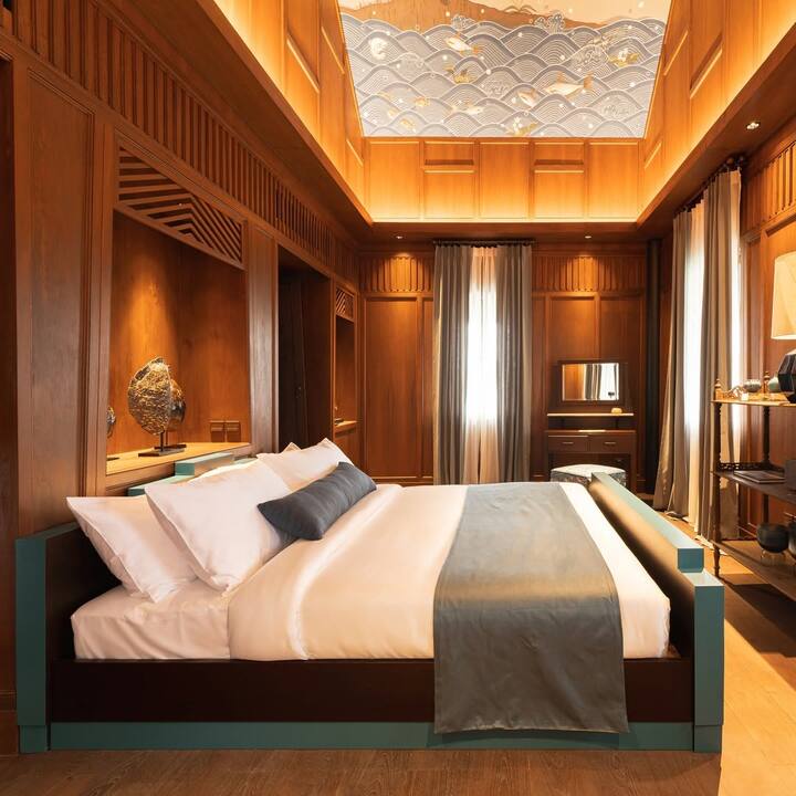 With six large bedrooms, a saltwater pool, game room, and cozy lounging areas, Siri Sala ensures that every guest enjoys the ultimate in luxury and relaxation.