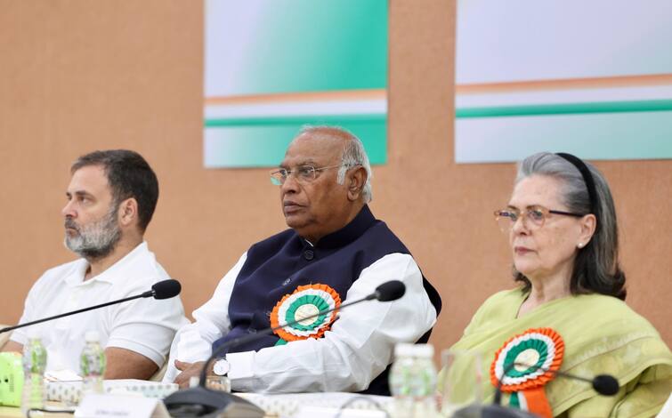 Today we have come here again to take inspiration and strength says Mallikarjun Kharge AICC convention: ગાંધી અને સરદારની ભૂમિ પર પ્રેરણા અને શક્તિ લેવા આવ્યા: CWC બેઠકમાં બોલ્યા ખડગે  