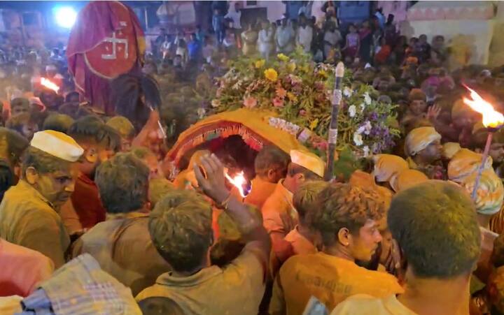 येळकोट येळकोट घे घे, सदानंदाचा येळकोट या घोषणांनी मंगसुळी दुमदुमली.