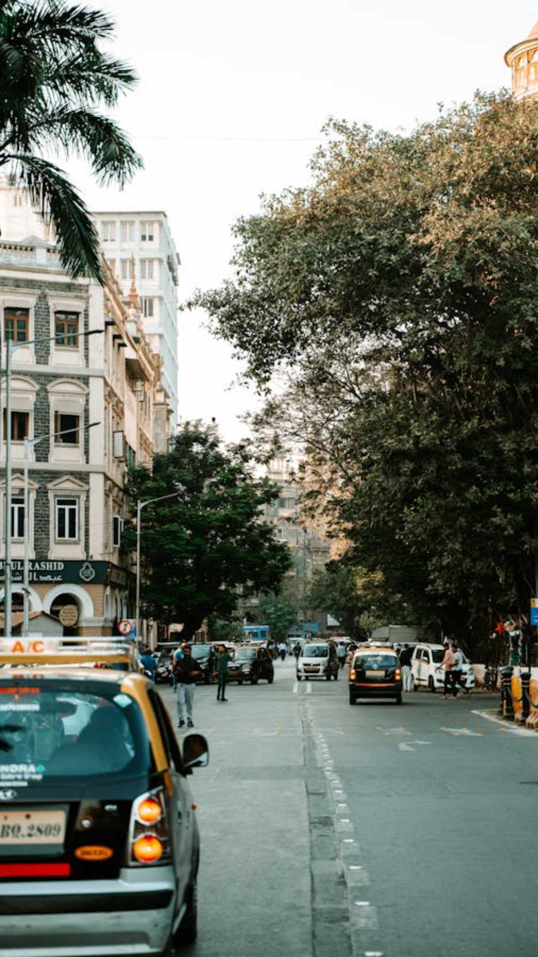 चलिए आपको बताते हैं कि पार्ले-जी कंपनी का नाम पार्ले क्यों रखा गया था