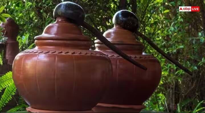 त्याचबरोबर, पाण्याचा माठ नेहमी स्वच्छ राहील या गोष्टीकडे सुद्धा लक्ष द्या. तसेच, अशुद्ध ठिकाणी जसे की, शौचालयाच्या जागी, बूटांच्या जागी पाण्याचा माठ ठेवू नका. यामुळे नकारात्मक ऊर्जा निर्माण होते.