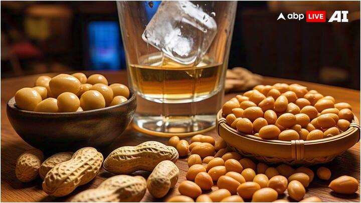 यूं तो शराब पीना ही स्वास्थ्य के लिए खराब है, फिर भी इसे पीने वालों की संख्या न पीने वालों से ज्यादा है. चखने में पीनट्स या चने शराब की कड़वाहट को तो कम ही करते हैं, बल्कि हमारे स्वाद को भी बढ़ा देते हैं.