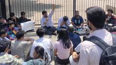 DSEU में फीस बढ़ोतरी और सुविधाओं की कमी के खिलाफ छात्रों का हल्ला बोल, ABVP ने दी ये चेतावनी