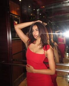 Pics: ગુલાબી ફૂલોવાળી સ્ટ્રેપી ડ્રેસમાં પલક તિવારીનો ગ્લેમરસ અવતાર, ફ્લૉન્ટ કર્યુ કર્વી ફિગર...