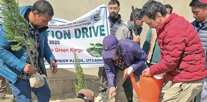 आयोजकों के अनुसार, ग्लोबल वार्मिंग के स्पष्ट प्रभावों और कारगिल-जांस्कर सड़क निर्माण जैसी विकास गतिविधियों के कारण 40,000 से अधिक पेड़ों के नुकसान के साथ, सामुदायिक सहभागिता और बड़े पैमाने पर वृक्षारोपण के माध्यम से सुधारात्मक कदम उठाना आवश्यक हो गया था.
