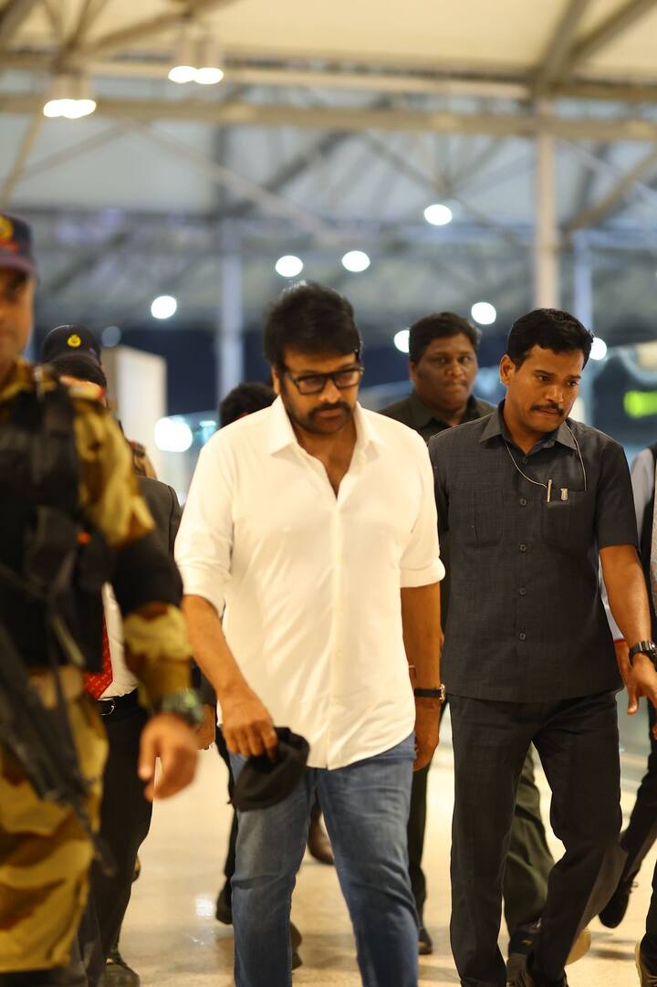 సింగపూర్ వెళ్లిన చిరంజీవి... ఎయిర్ పోర్టులో చిరంజీవి ఫోటోలు