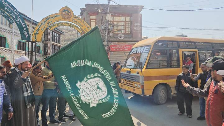 स्थानीय लोगों और स्कूली बच्चों को शामिल करते हुए इस वृक्षारोपण अभियान को JUIAK के अध्यक्ष हुज्जतुल इस्लाम वाल मुस्लिमीन शेख नजीर मेहंदी मोहम्मदी ने औपचारिक रूप से हरी झंडी दिखाई.