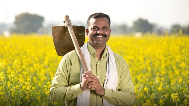 इस मैसेज में किसान आईडी कार्ड बनवाने की प्रक्रिया के बारे में भी किसानों को सूचना दी गई है. किसान आईडी कार्ड बनवाने वाले किसानों को अपने नजदीकी कृषि विभाग या राजस्व विभाग जाना होगा या फिर नजदीकी जन सेवा केंद्र जाना होगा.