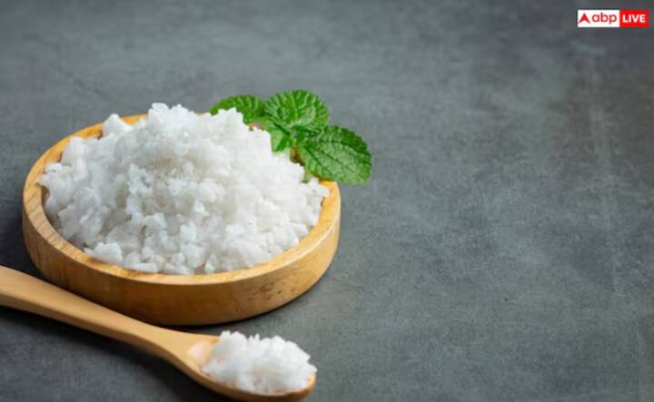 ਨਮਕ ਦਾ ਘੱਟ ਸੇਵਨ ਕਰੋ - ਬਹੁਤ ਜ਼ਿਆਦਾ ਨਮਕ ਜਾਂ ਸੋਡੀਅਮ ਦਾ ਸੇਵਨ ਬਲੱਡ ਪ੍ਰੈਸ਼ਰ ਨੂੰ ਵਧਾ ਸਕਦਾ ਹੈ, ਇਸ ਲਈ ਆਪਣੀ ਖੁਰਾਕ ਵਿੱਚ ਜਿੰਨਾ ਹੋ ਸਕੇ ਘੱਟ ਨਮਕ ਸ਼ਾਮਲ ਕਰੋ।